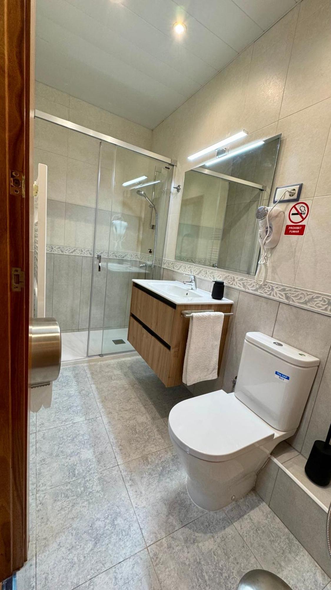 Hostal Madrazo Барселона Екстериор снимка